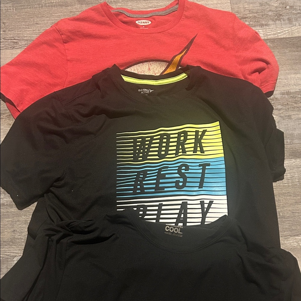 Gildan Kids' Black and Red Graphic Tees